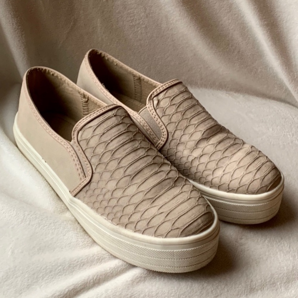 Rosie Daze Peyton Platforms - Taupe